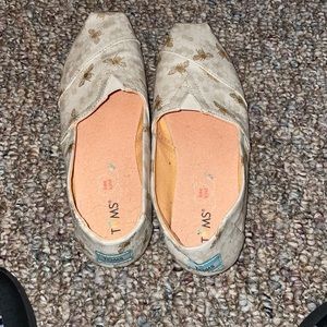 Tom’s Bee Kind slip ons. Like new. Only worn a couple of time.